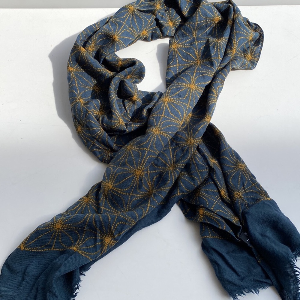 Hugo Boss Lightweight scarf